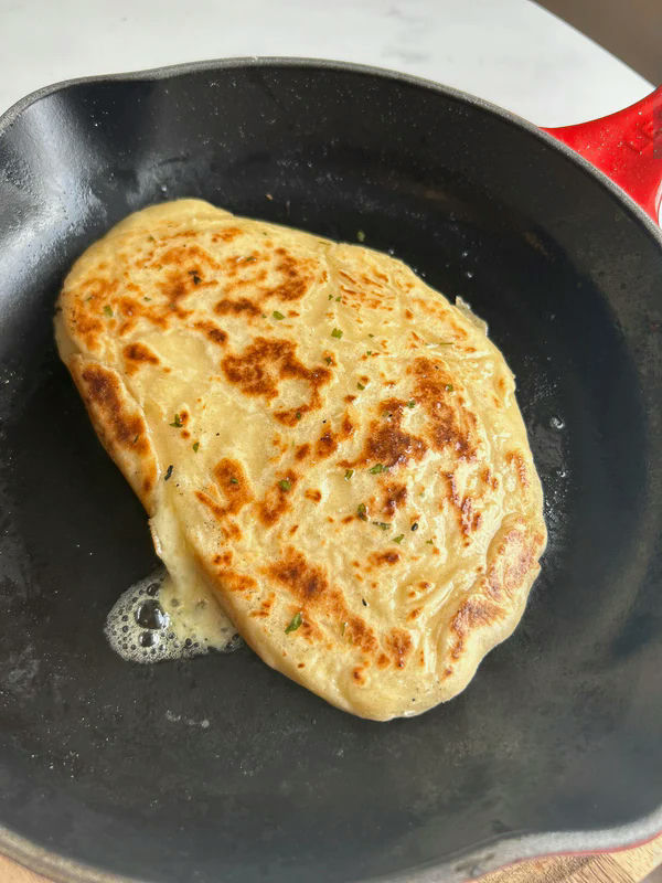 Cheesy garlic naan