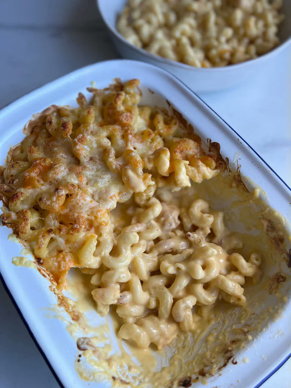 Mac & cheese bolognese bake