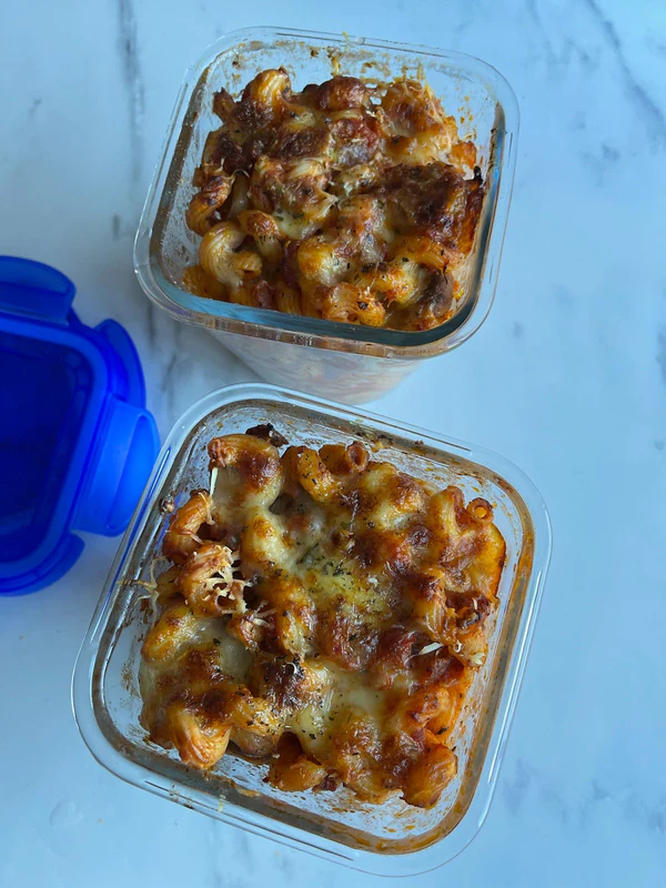 Cheesy meatball pasta bake