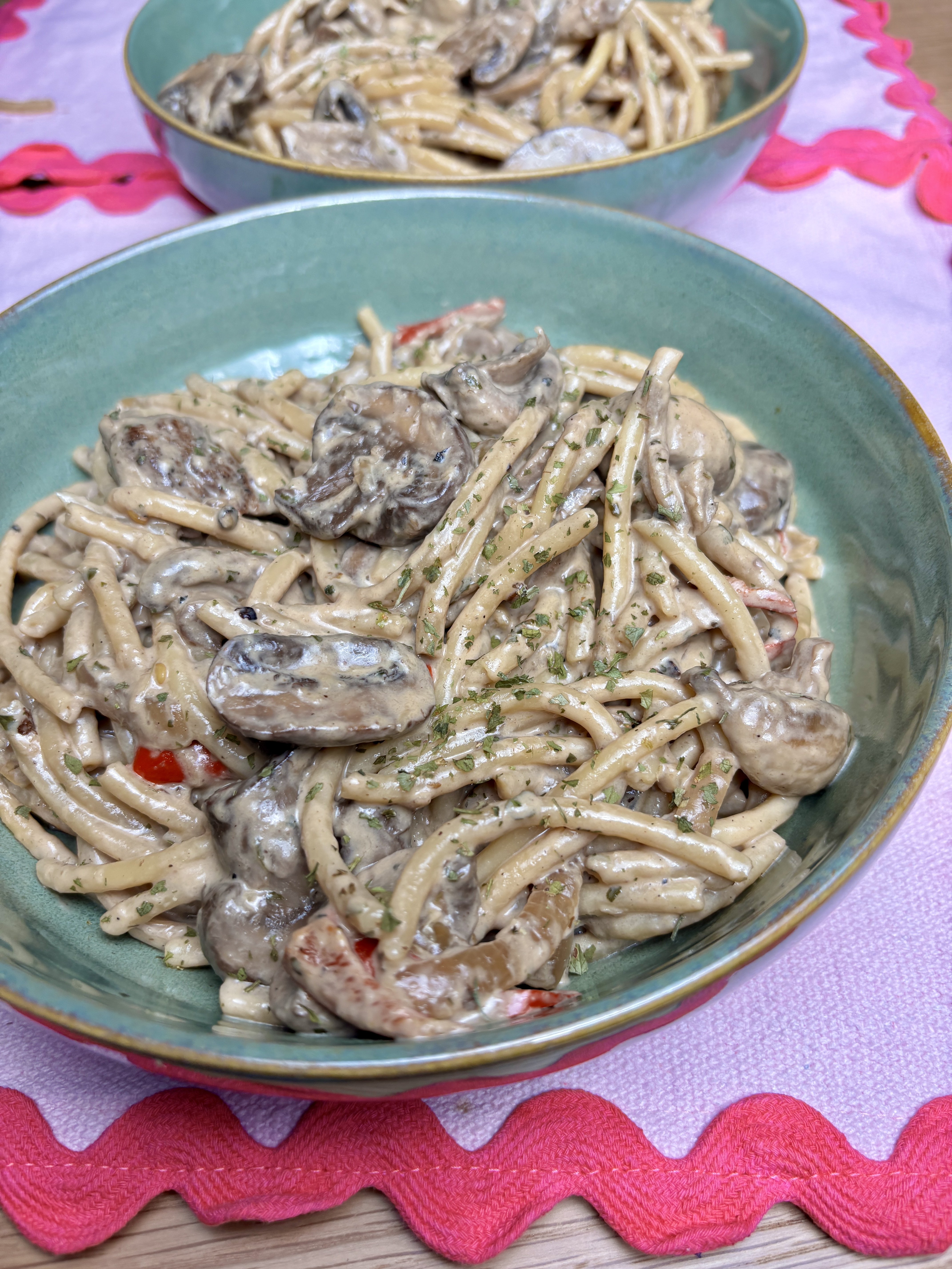 Creamy mushroom & chilli bucatini