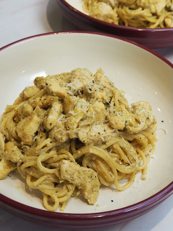 Chicken and halloumi creamy pesto spaghetti