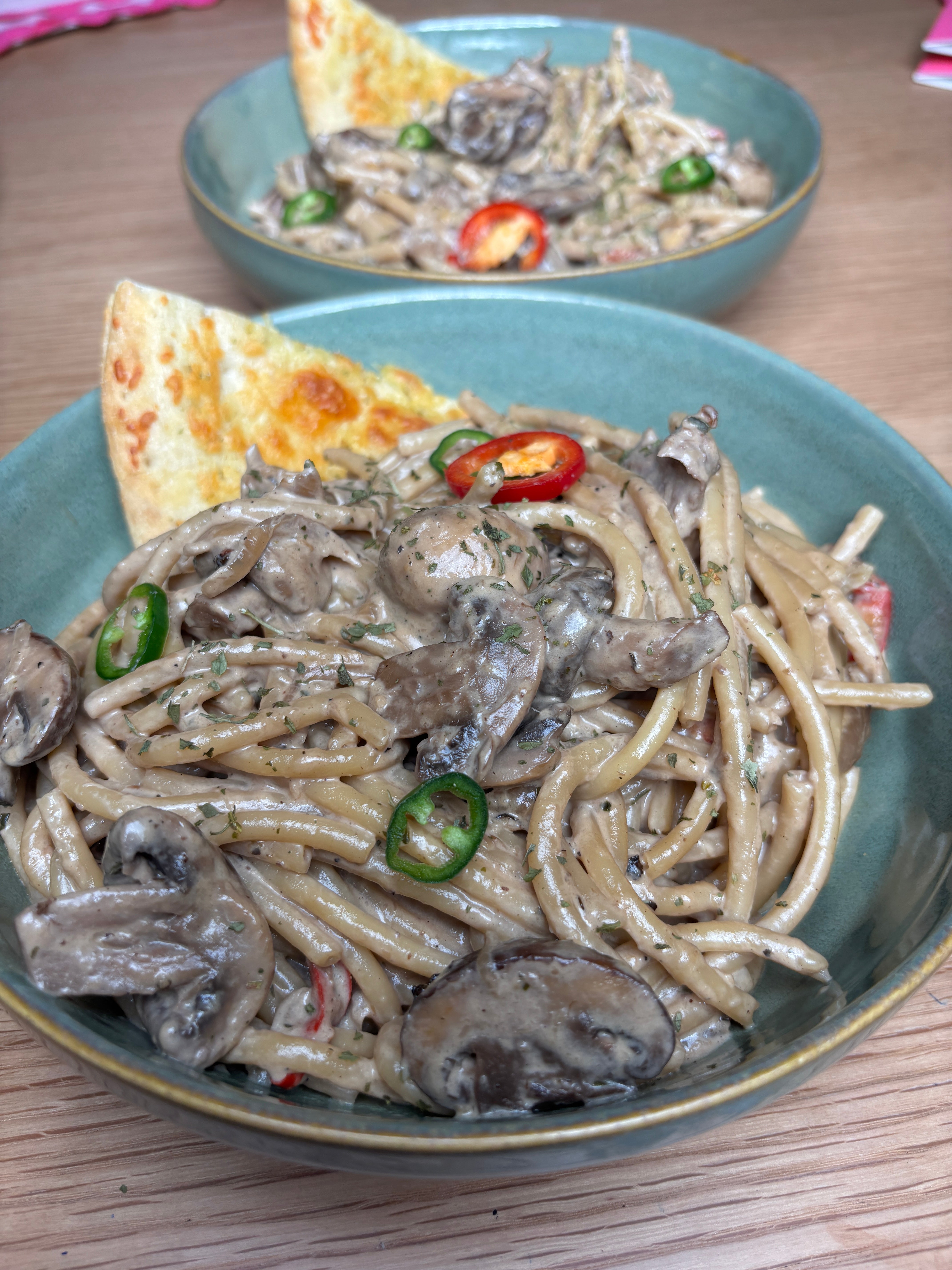 Creamy mushroom & chilli bucatini