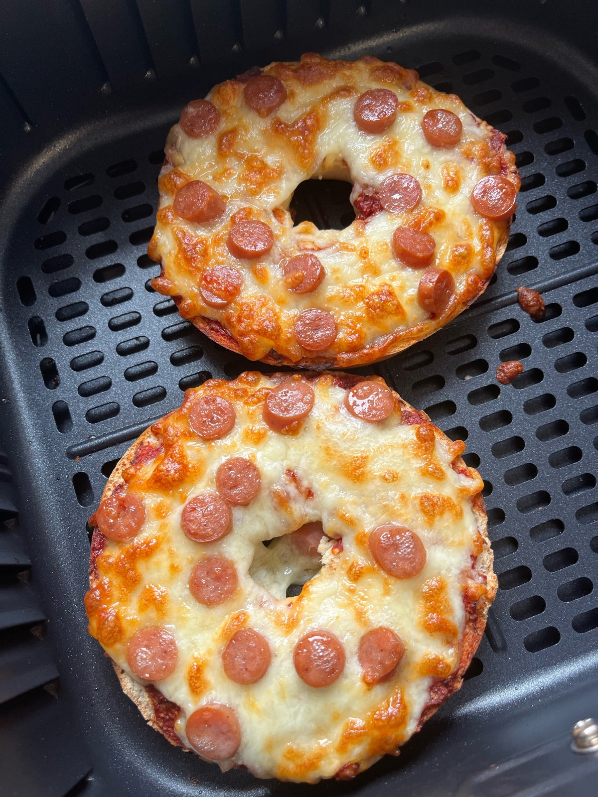 Air fryer pizza bagels