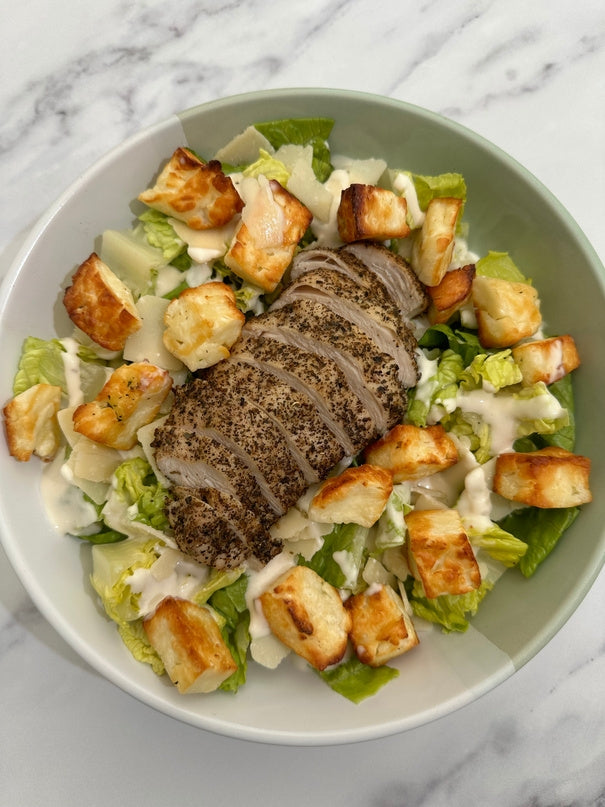 Chicken & halloumi caesar salad