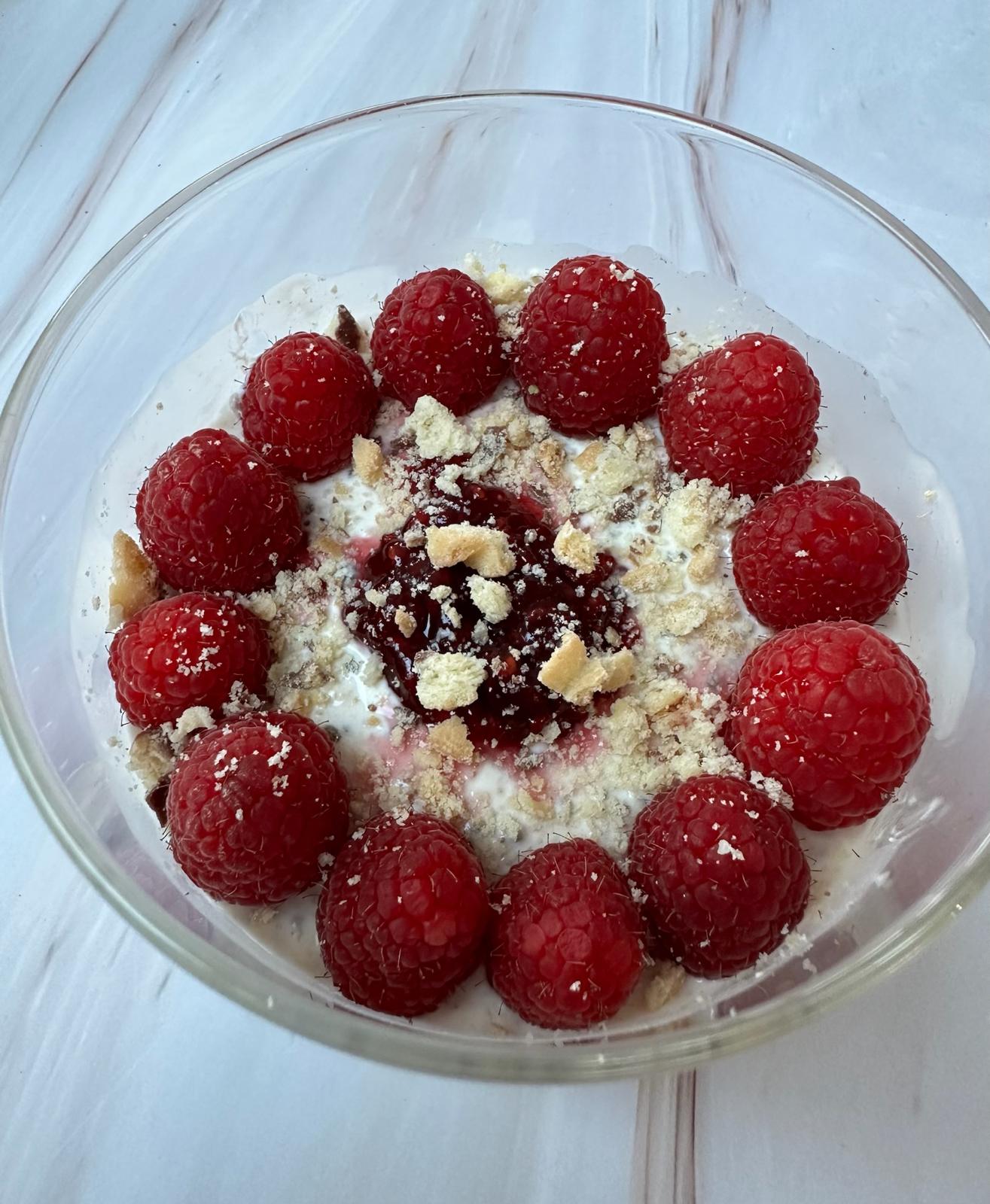 Meal prep raspberry shortcake overnight oats