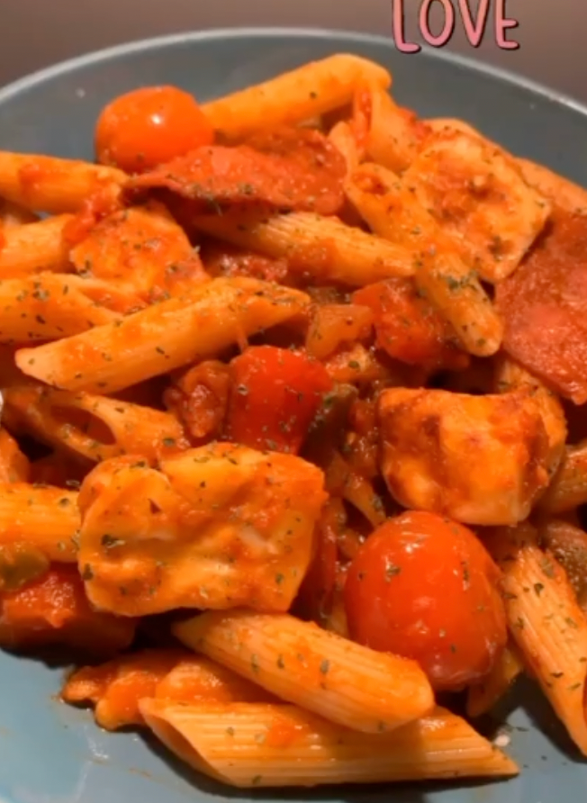 Pepperoni halloumi pasta