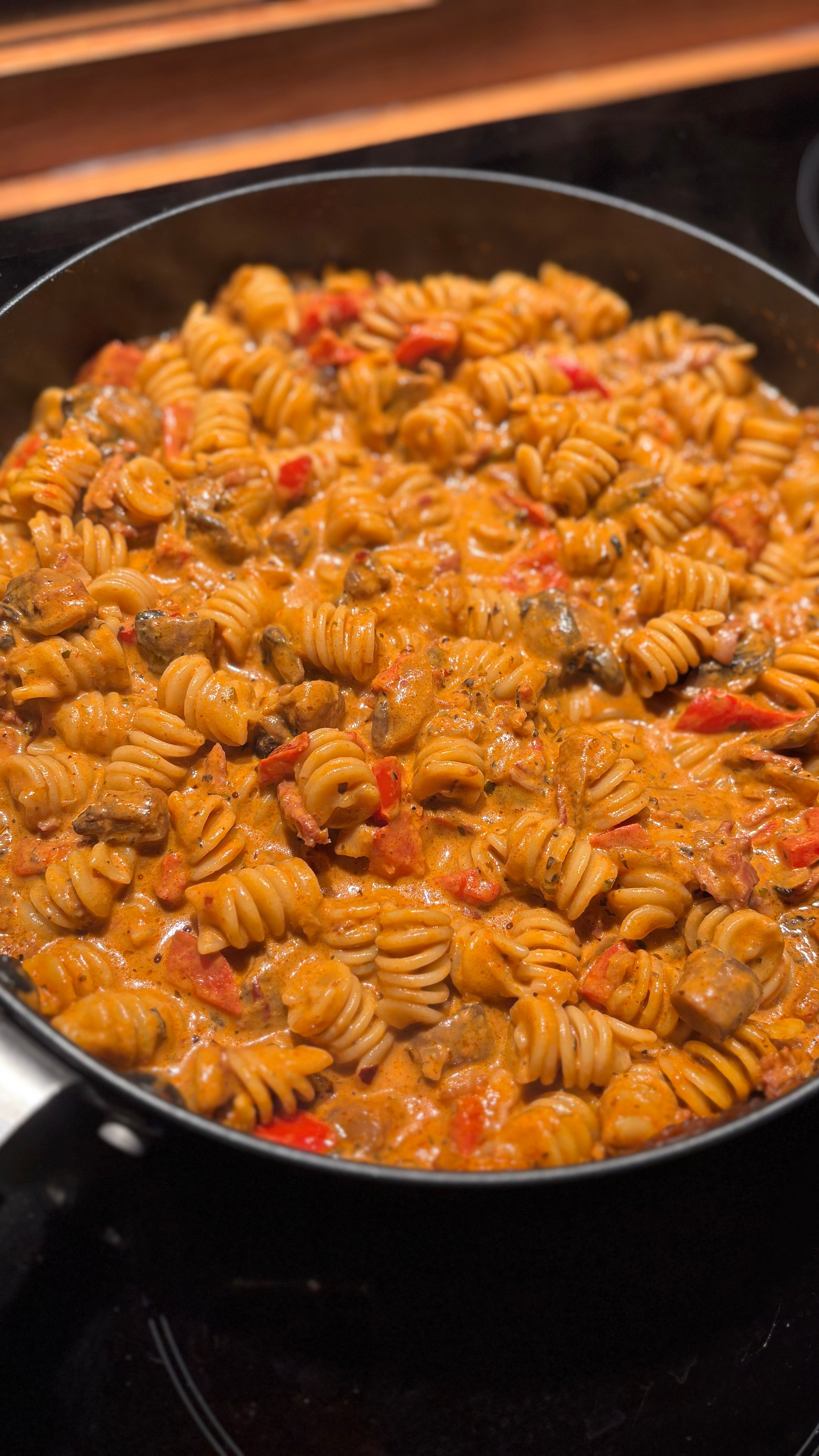 Creamy bacon chilli pasta