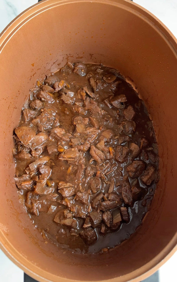 Slow cooker beef in red wine