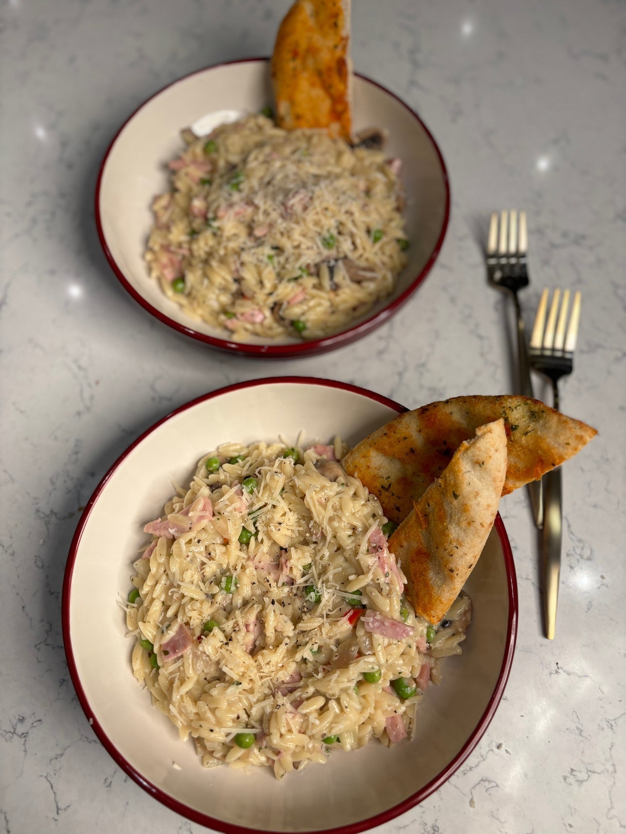 Creamy pea & ham orzo